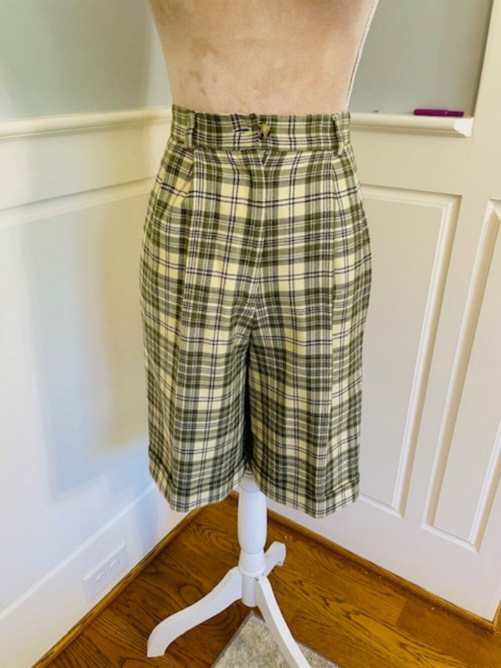 Vintage Talbots Plaid Wool Bermuda Long Shorts Lined Cuffed Pleated XS 24 - Picture 9 of 10